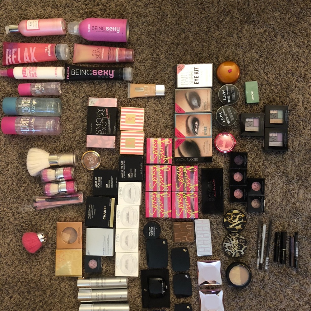 RARE DISCONTINUED MAKEUP/HAIR LOT